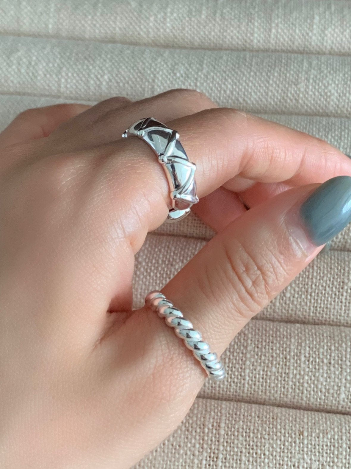 Twisted open ring