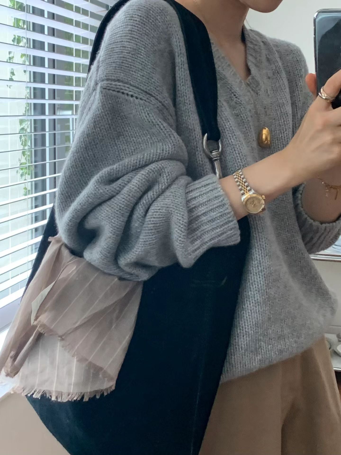 Ounce ron v neck knit-2col