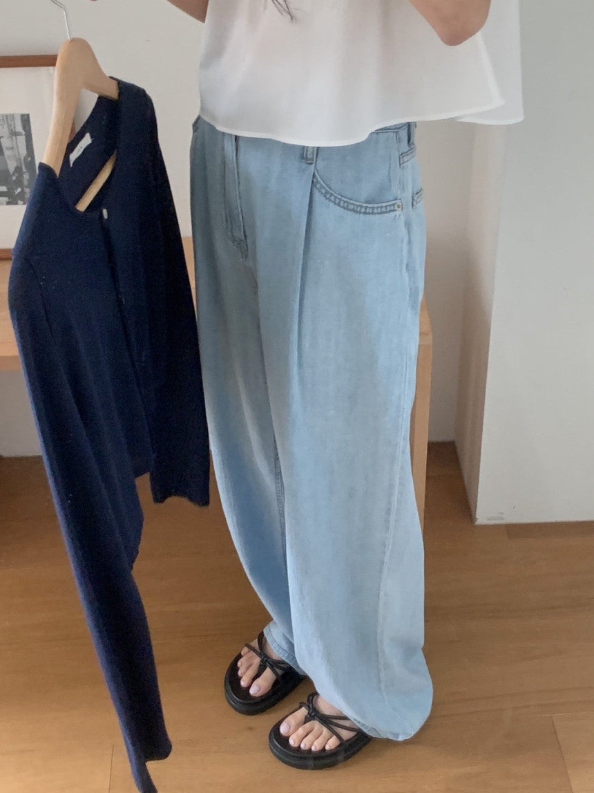 one-tuck denim