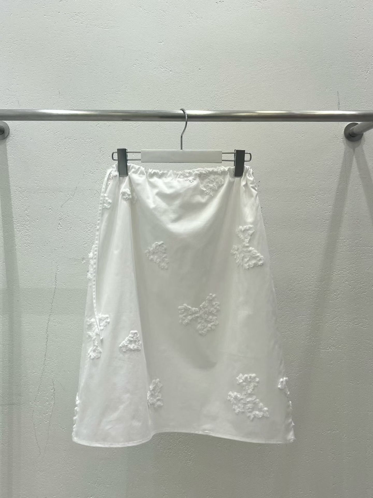 deondo kosaji white skirt