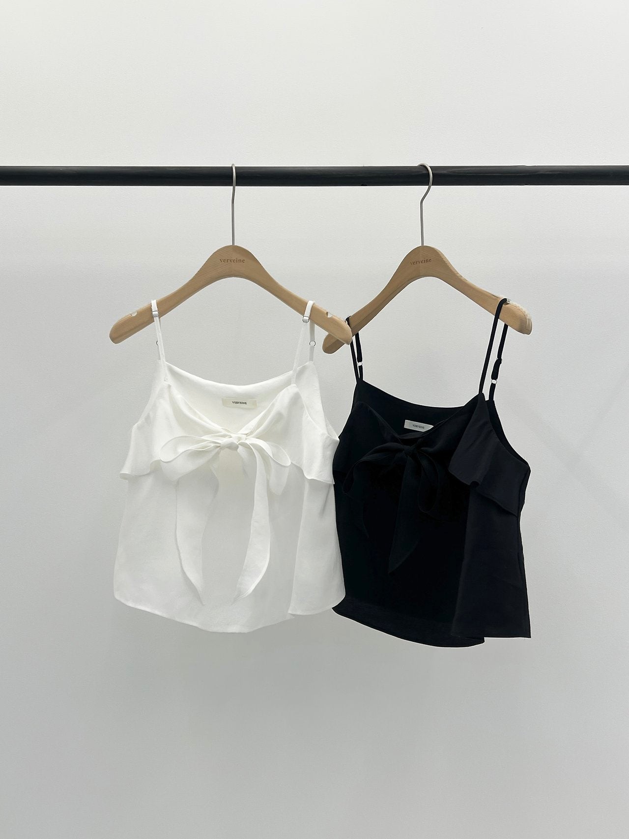 Seline ribbon sleeveless blouse-2col