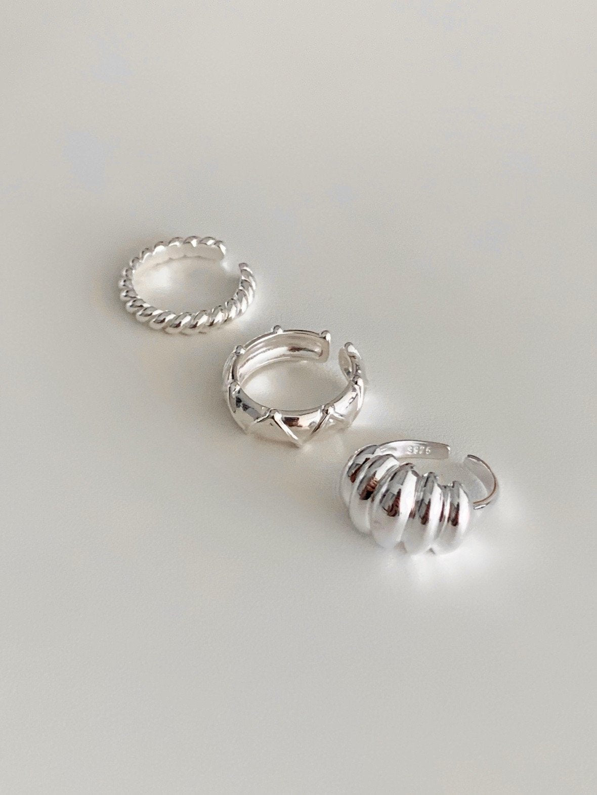 Twisted open ring