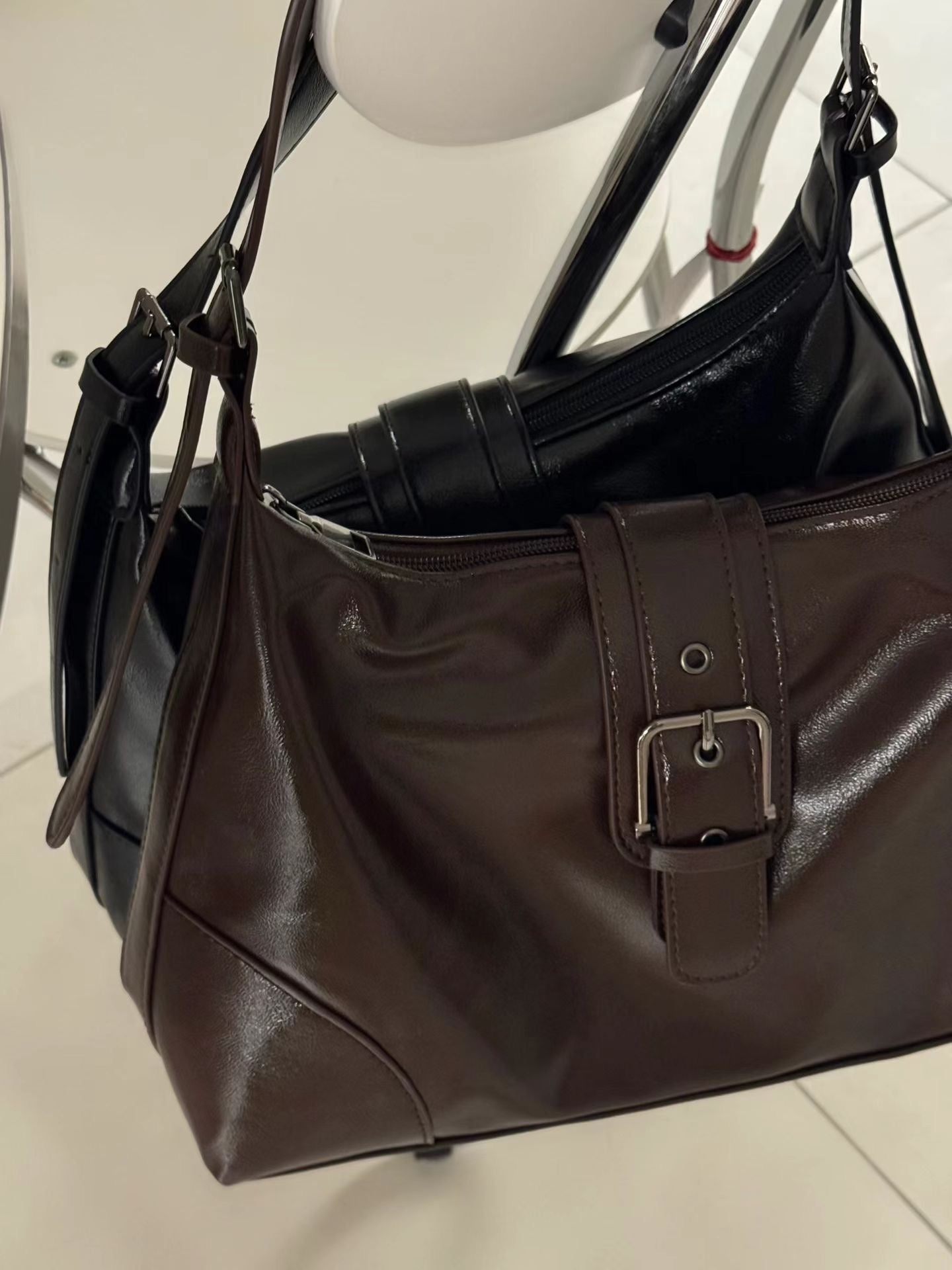 leather buckle shoulder bag-2col