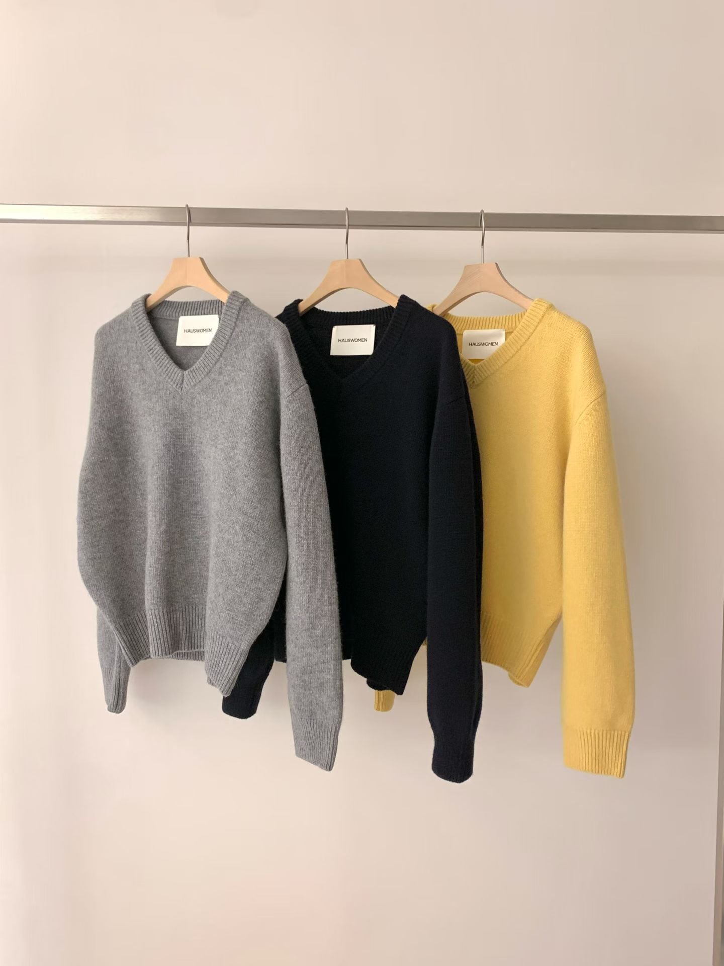 Haus geelong wool v-neck knit-3col