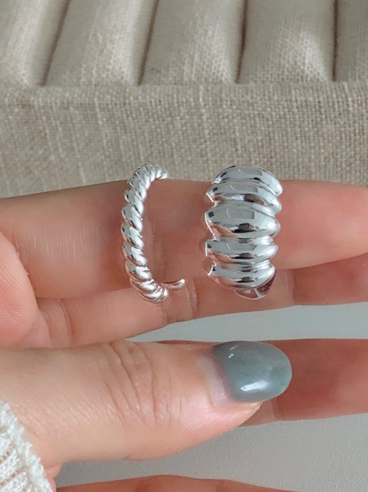 Twisted open ring