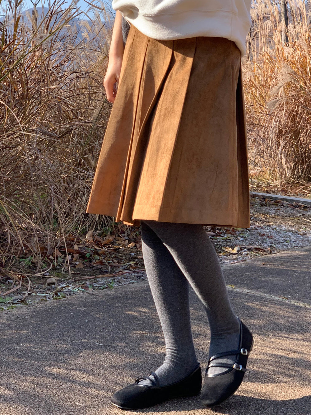 some suede skirt-2col