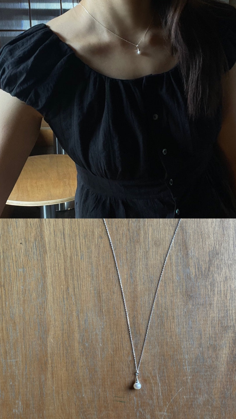 Monet pearl necklace