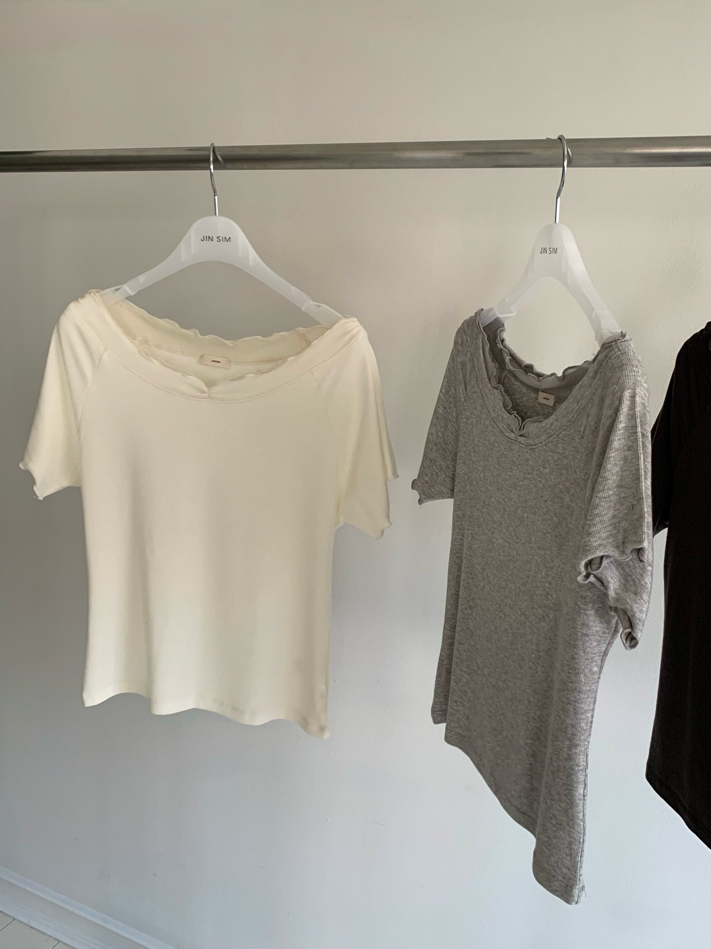 tiny frill t-3col