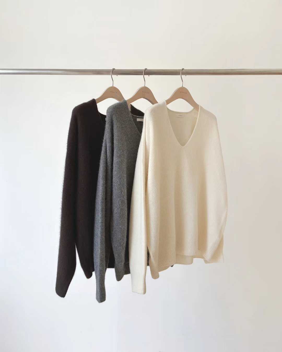 Ounce raccoon V pullover knit-3col