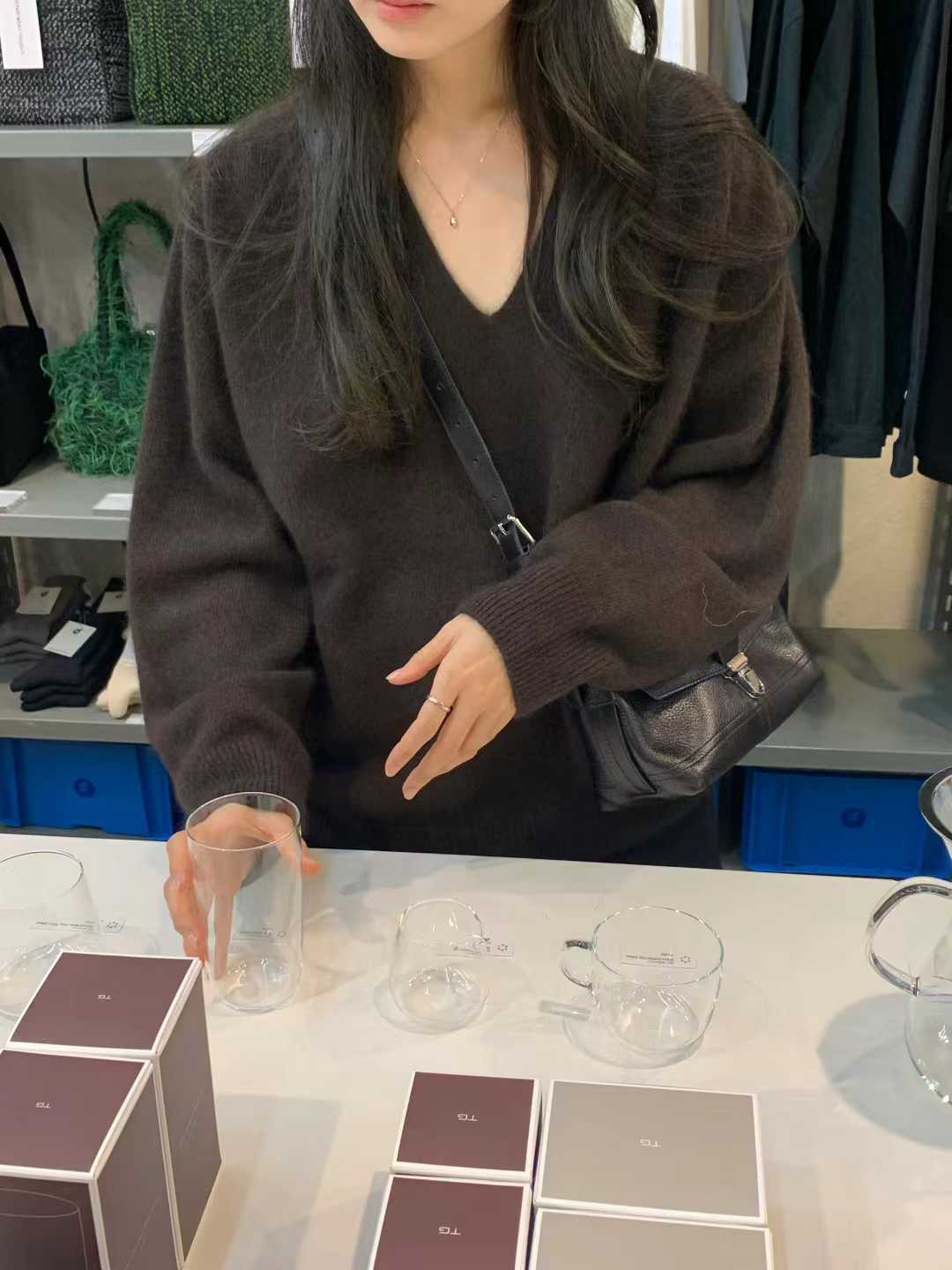 Ounce raccoon V pullover knit-3col