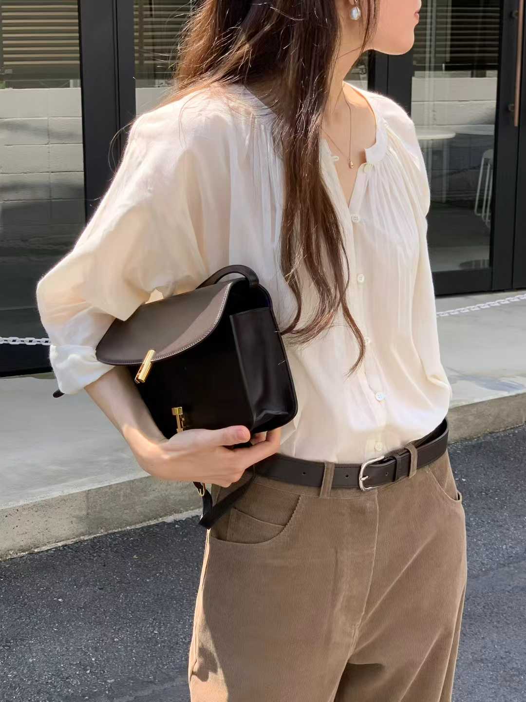Ounce soi round shirring blouse-2col