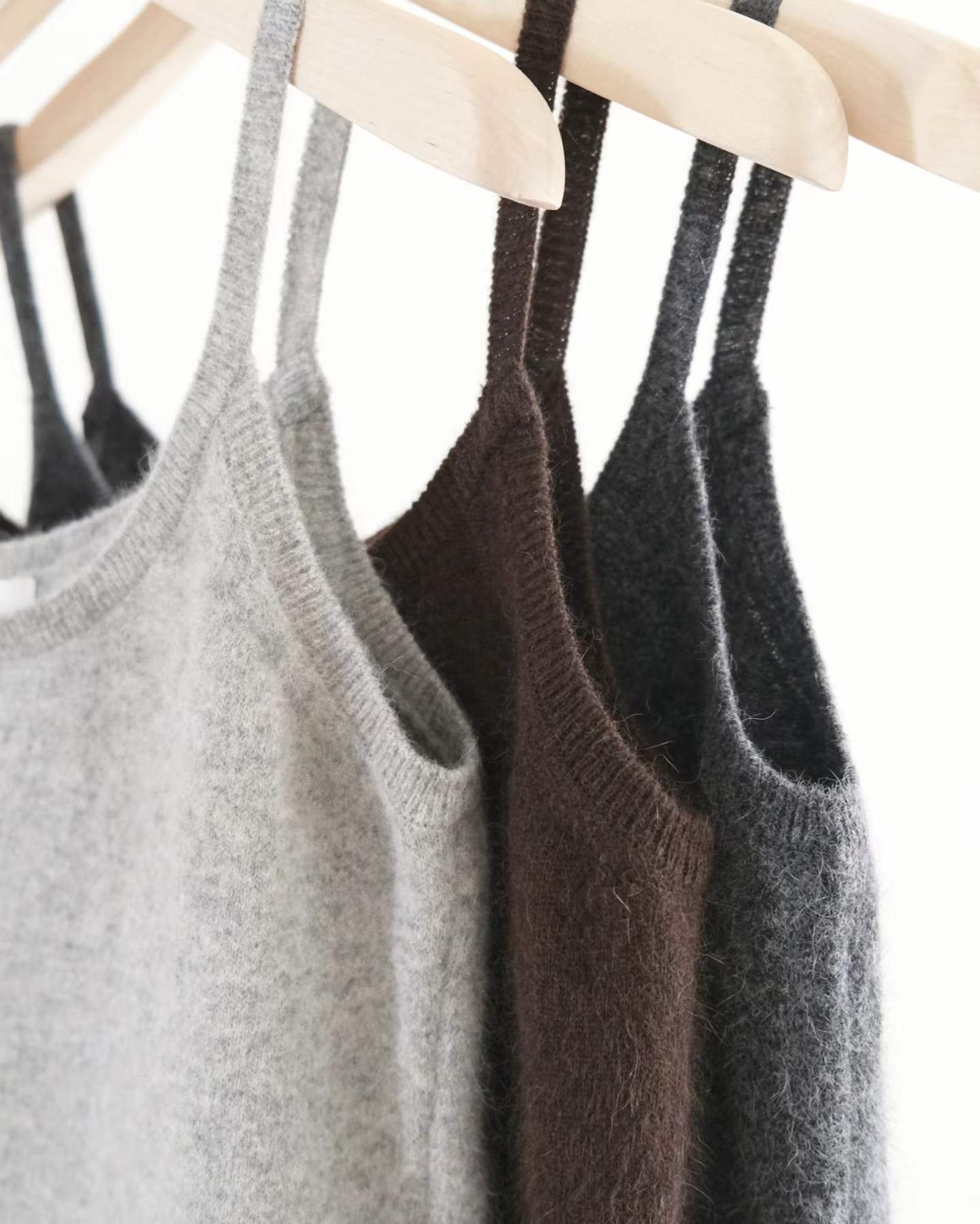 Ounce layered raccoon sleeveless-3col