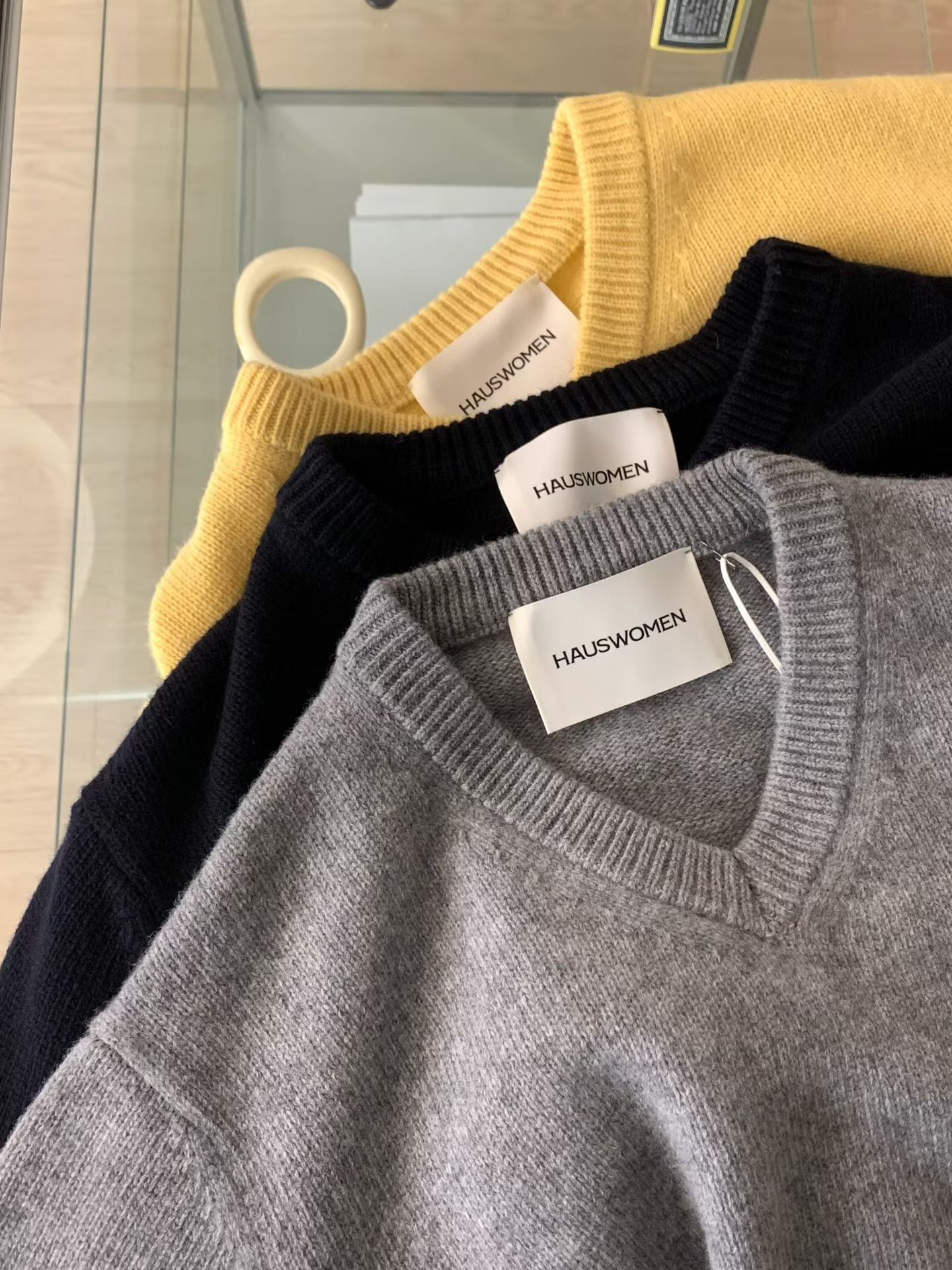 Haus geelong wool v-neck knit-3col
