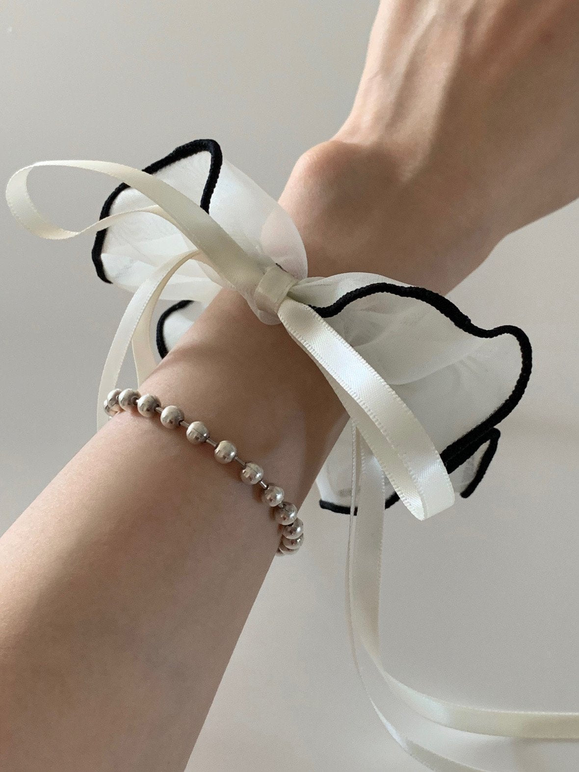 long ribbon band