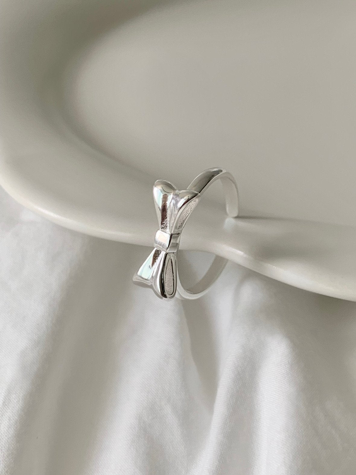 Silver ribbon ring
