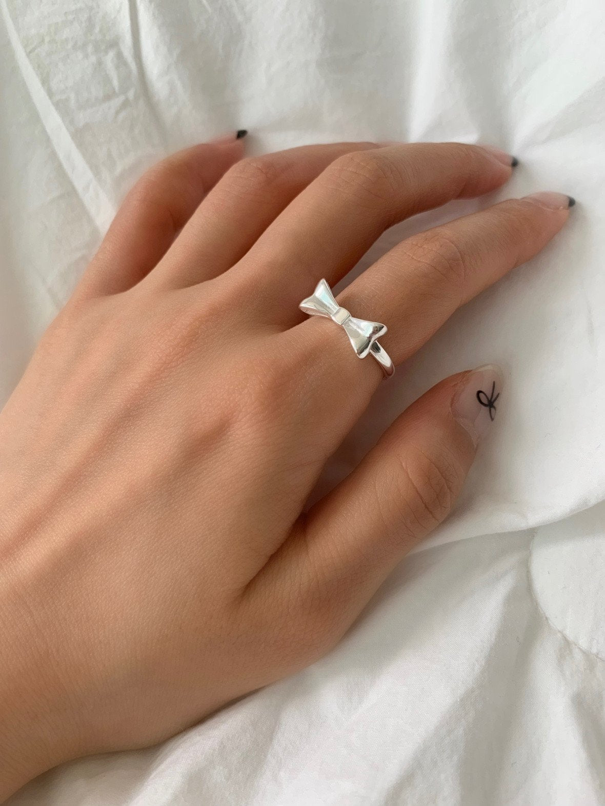 Silver ribbon ring