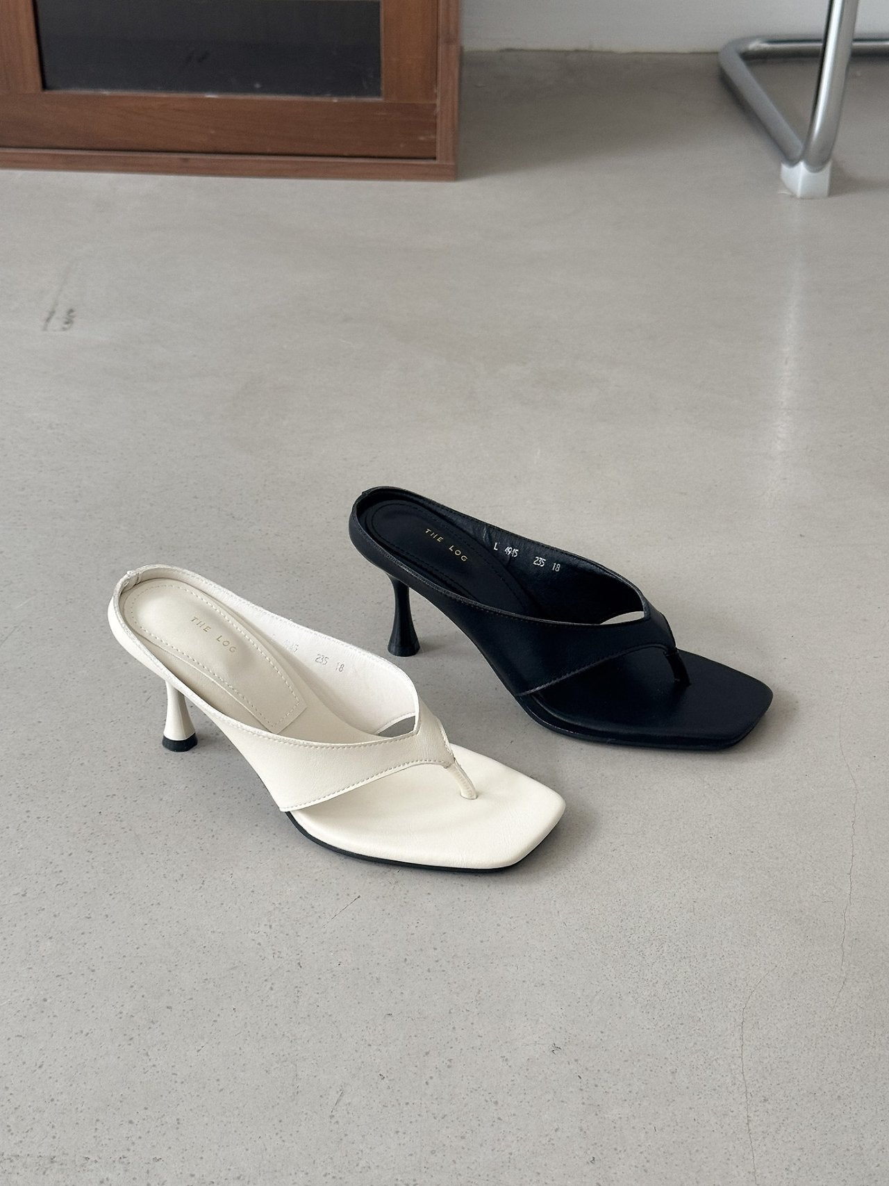 Simple Square Line Hill Mule