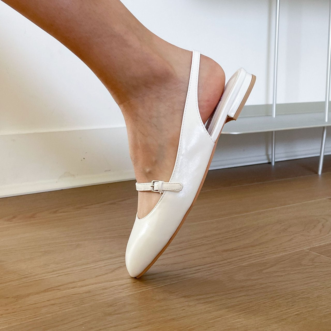 Cutie round sling back