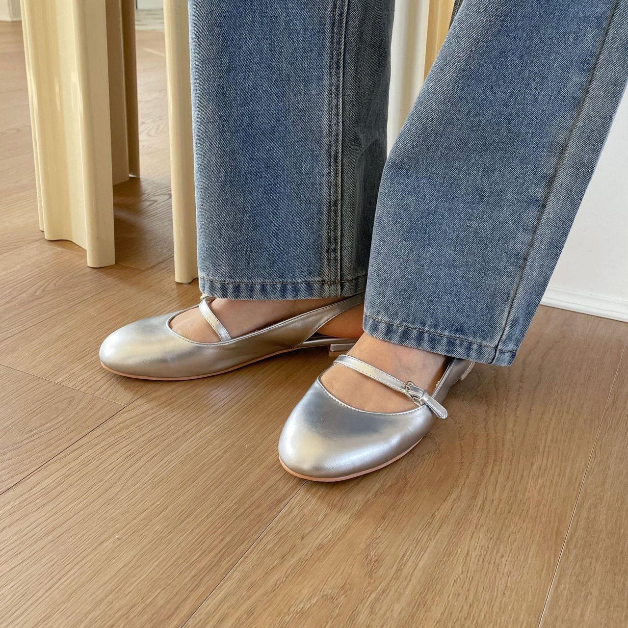 Cutie round sling back