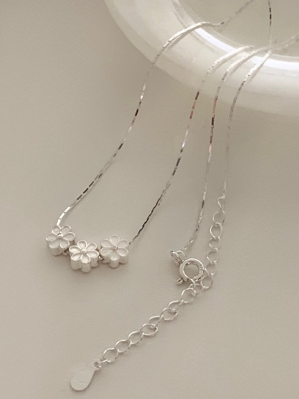 three-flower necklace
