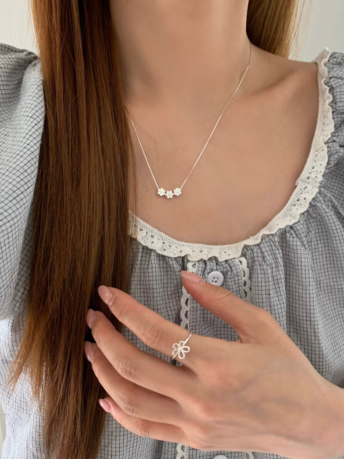 three-flower necklace