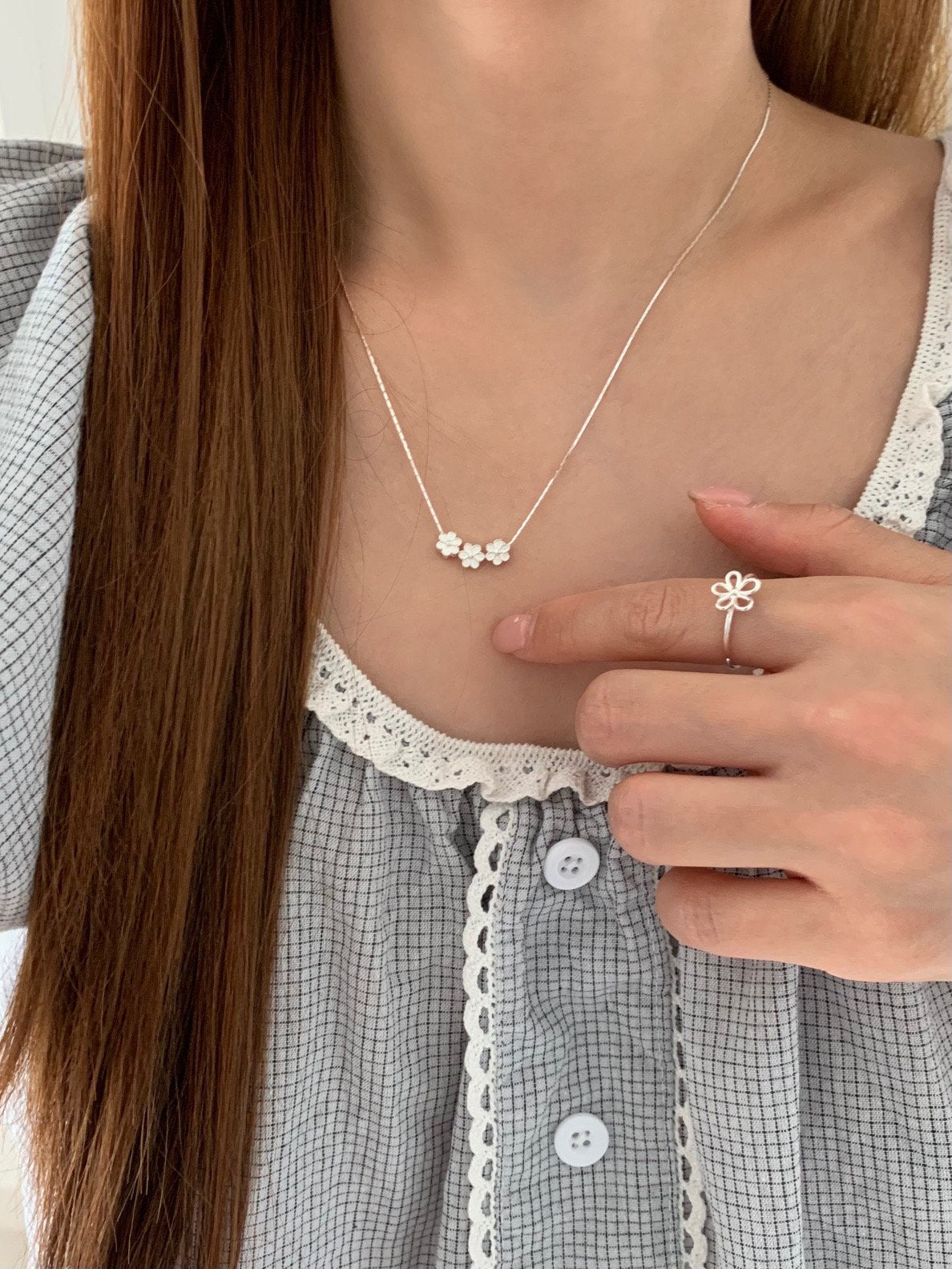 three-flower necklace