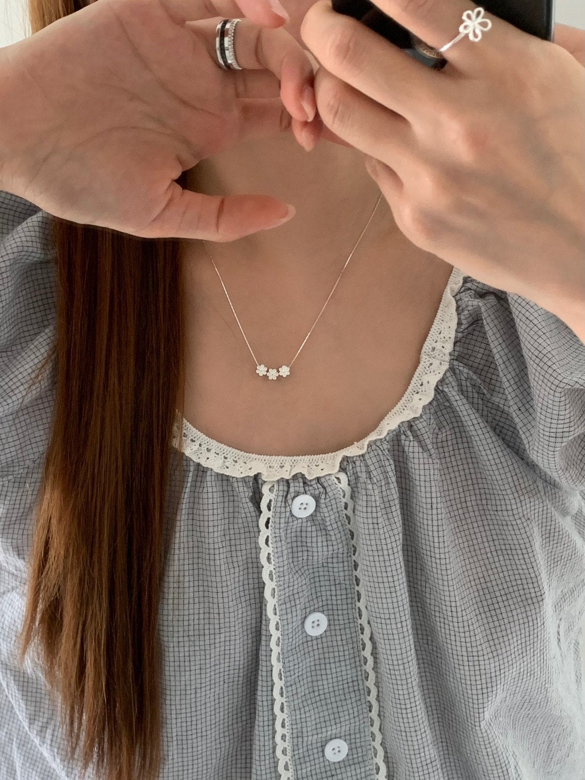 three-flower necklace