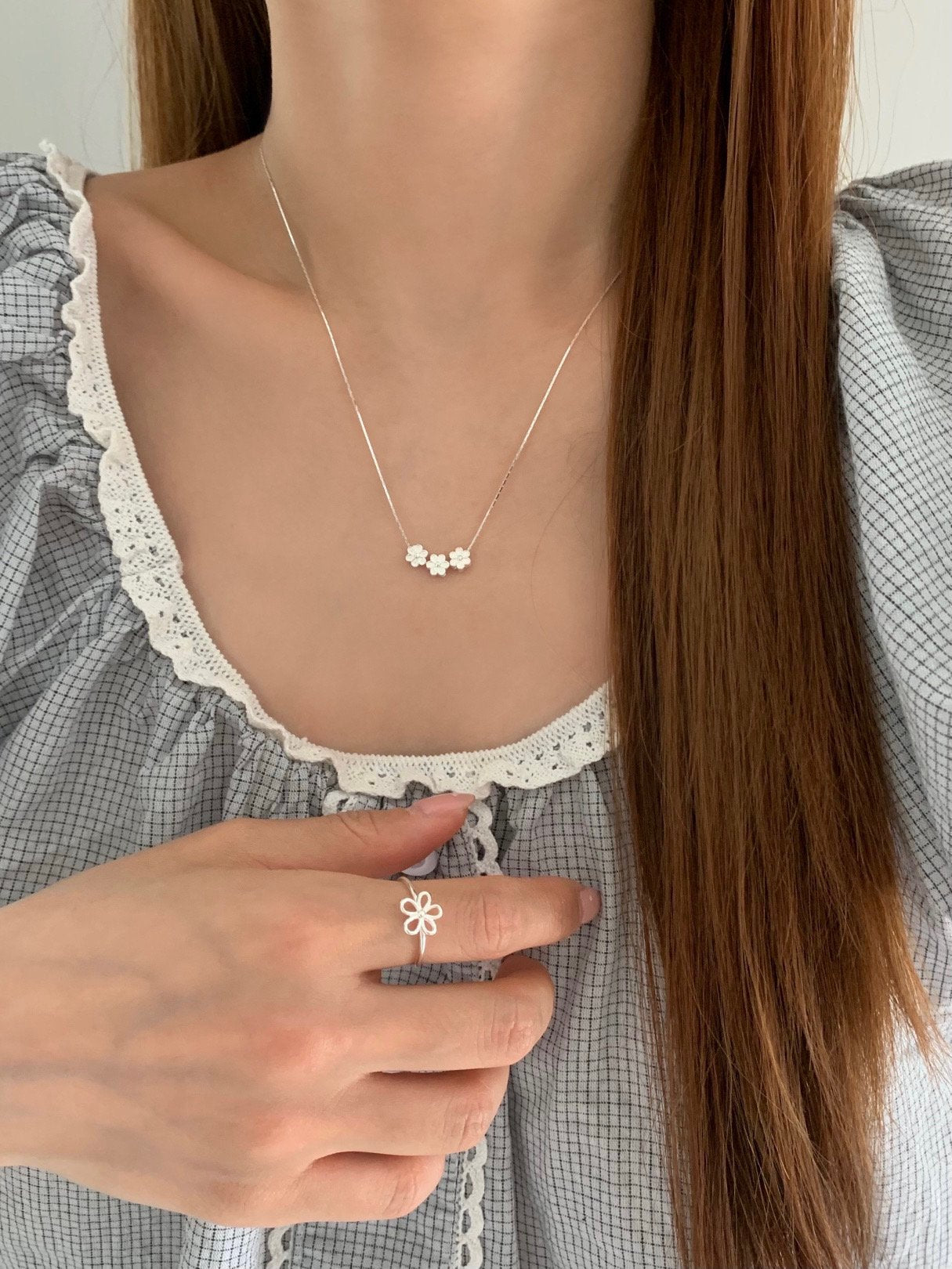 three-flower necklace