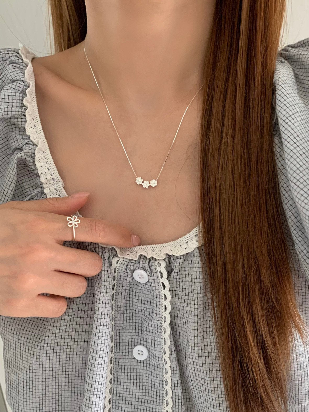 three-flower necklace