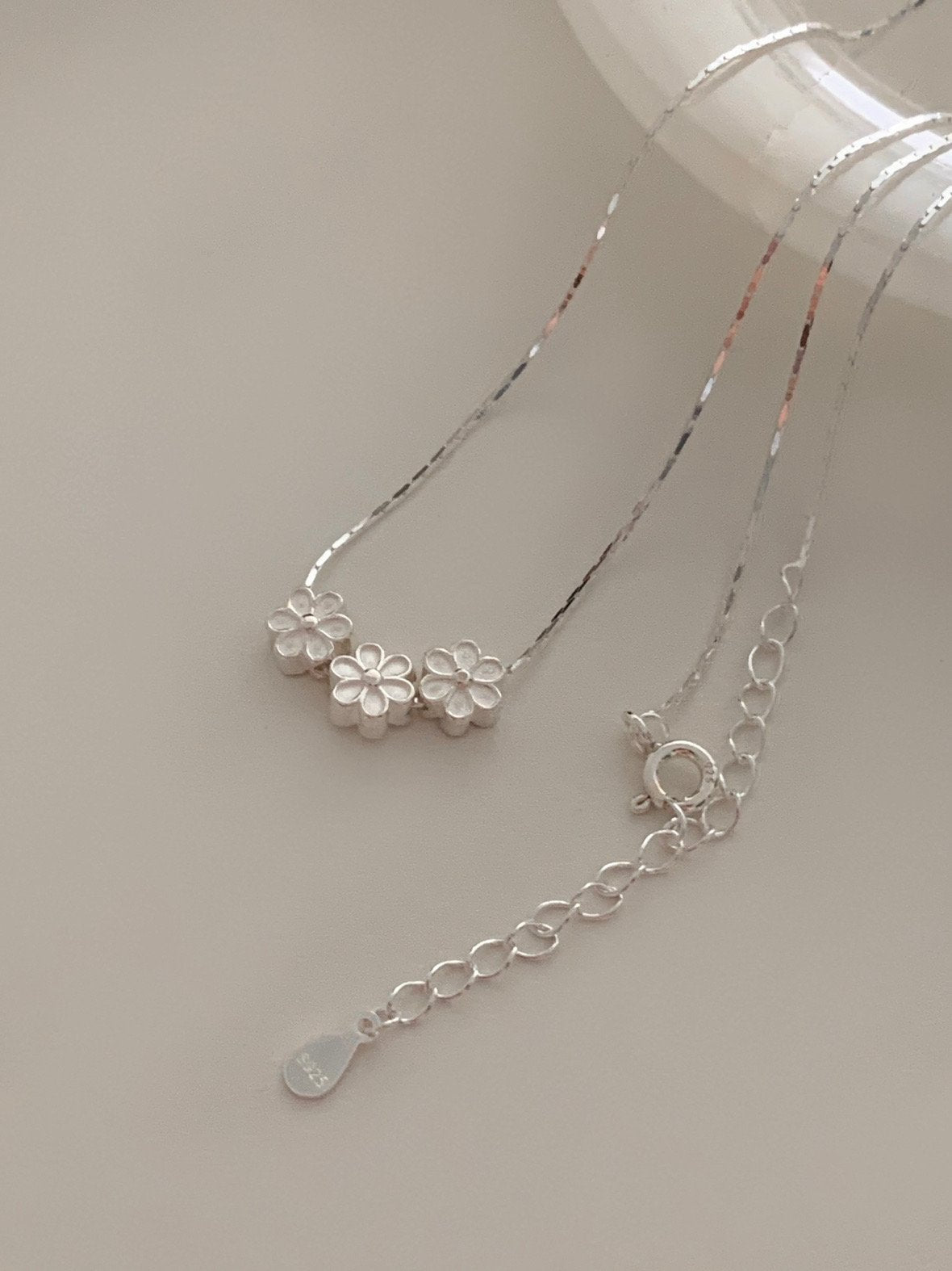 three-flower necklace