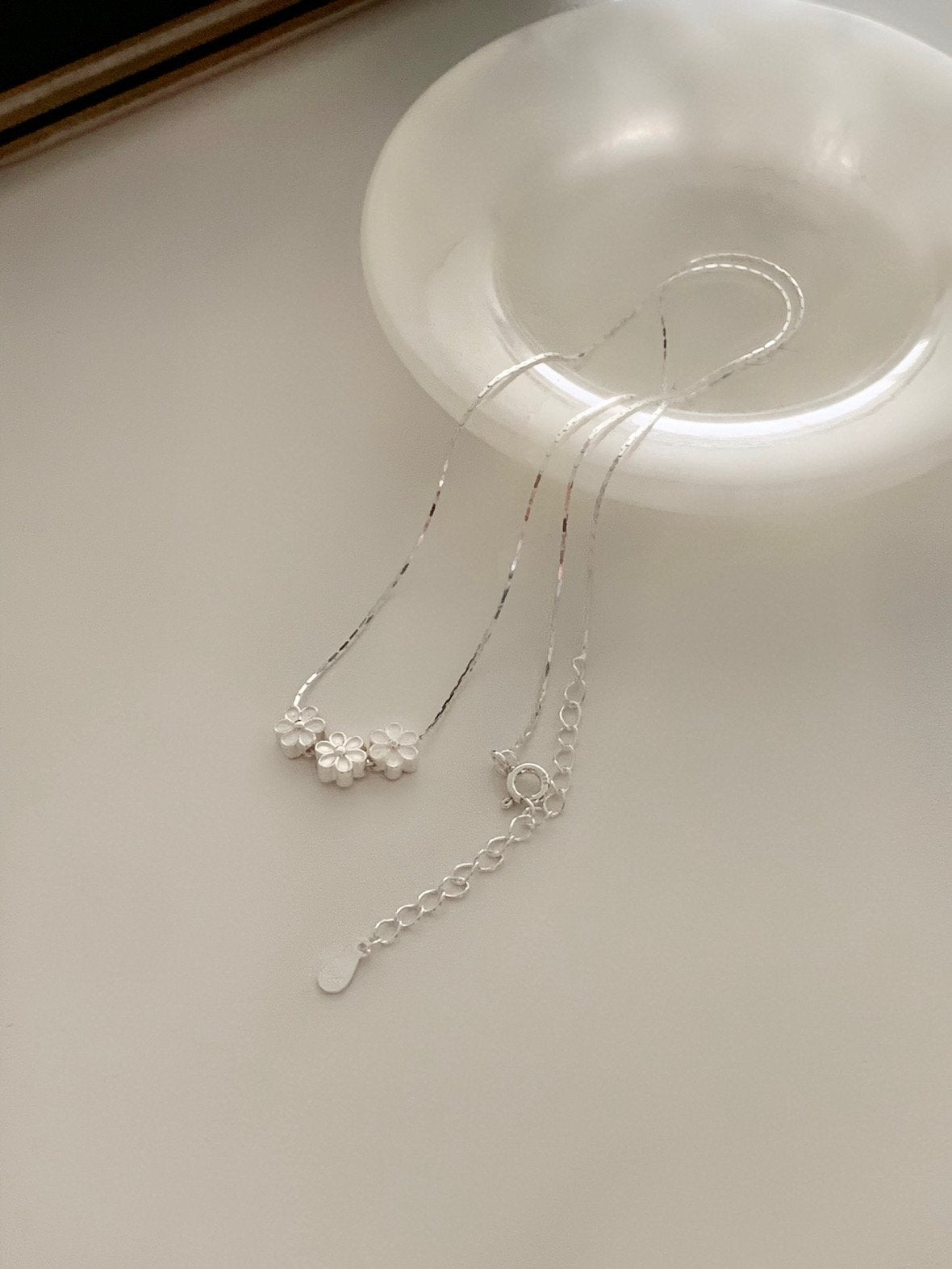 three-flower necklace