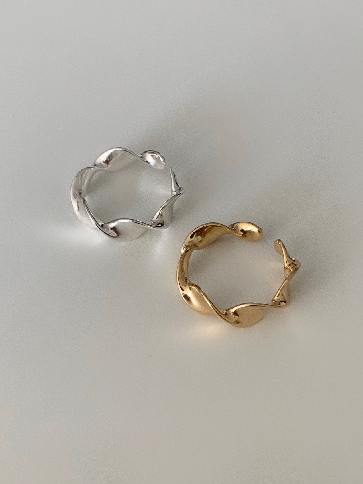wavy ring-2col