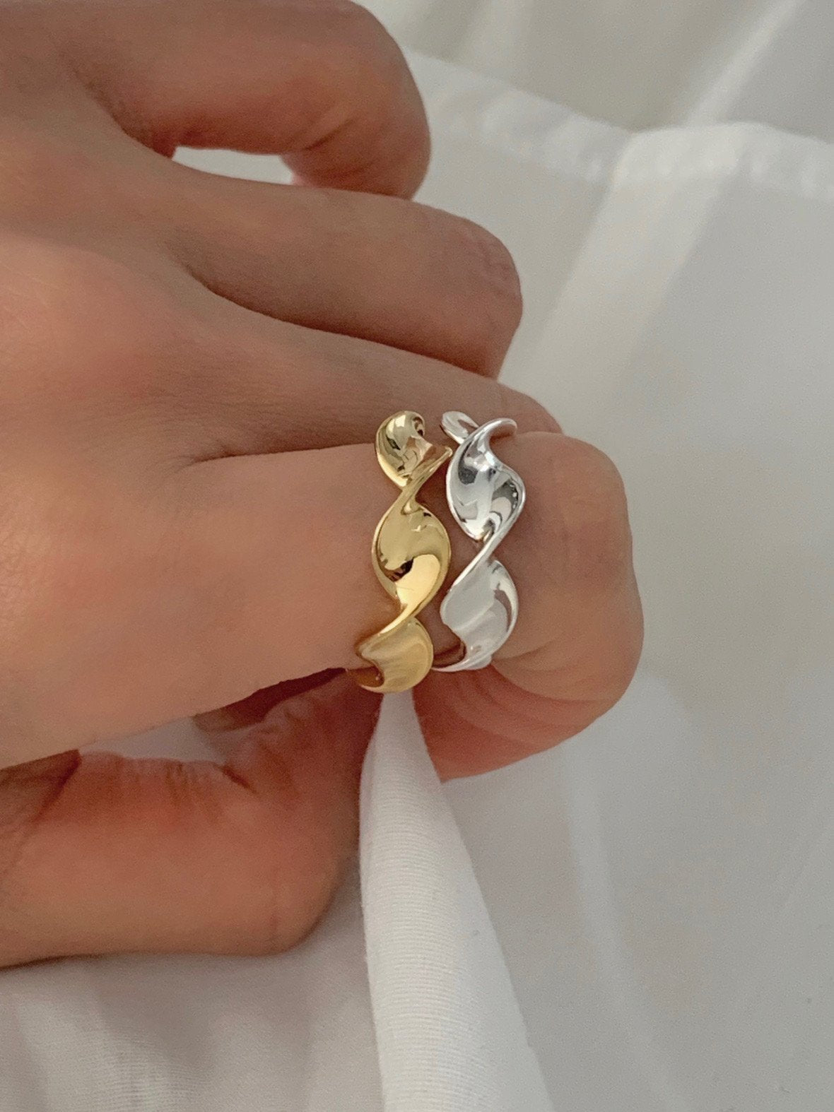 wavy ring-2col