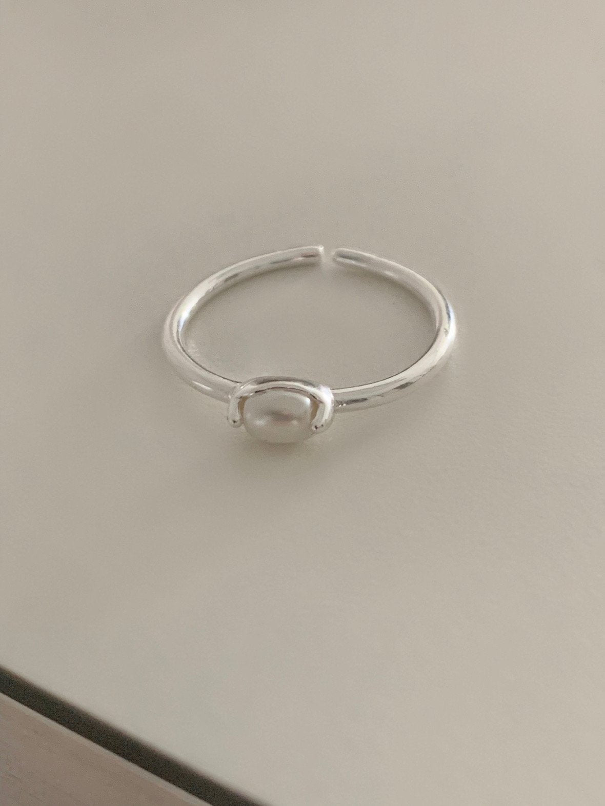 Simple pearl open ring