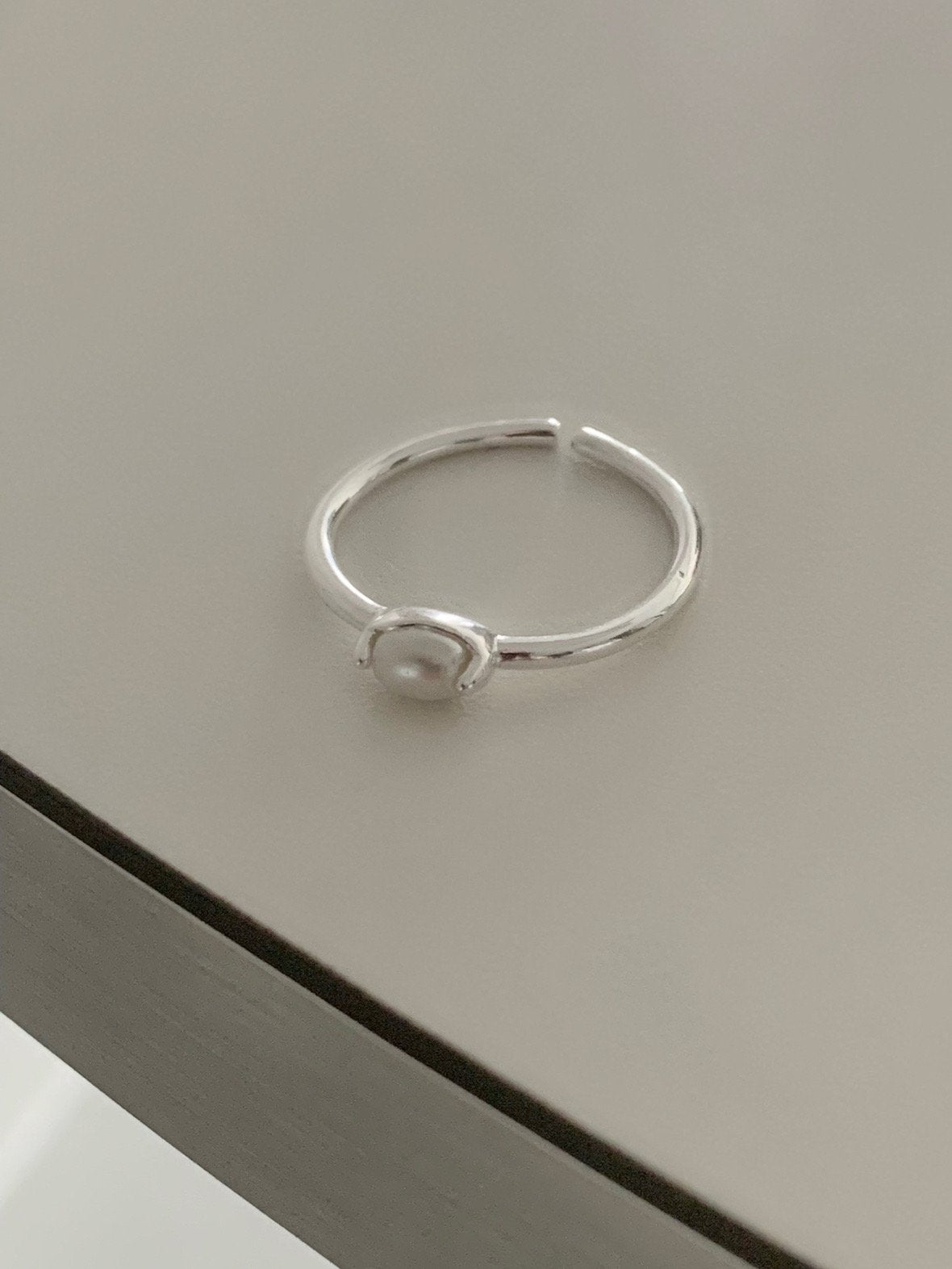 Simple pearl open ring