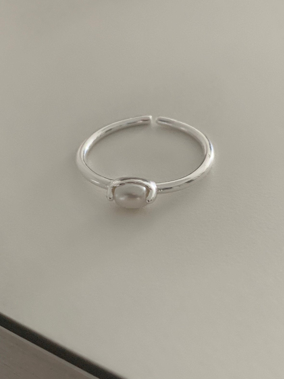 Simple pearl open ring