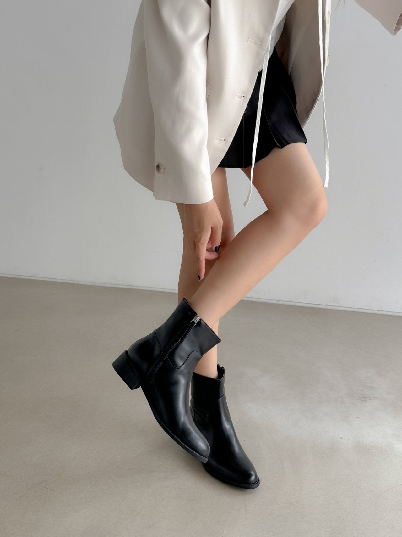 Slim Shaped Simple Ankle Boots