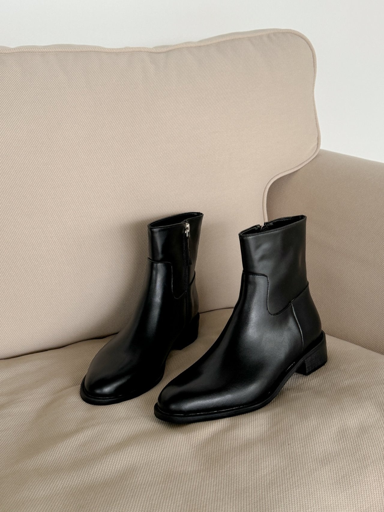 Slim Shaped Simple Ankle Boots