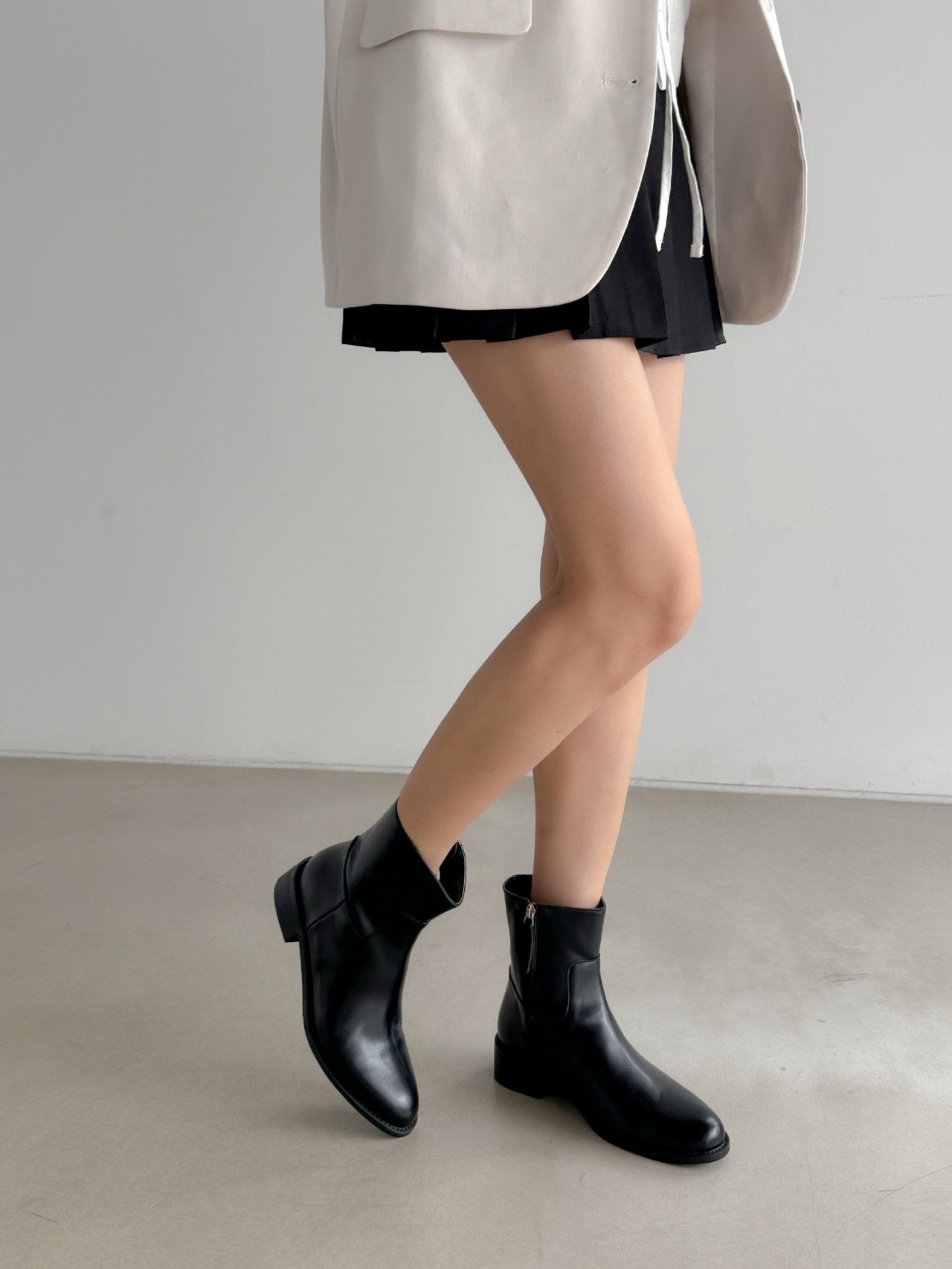 Slim Shaped Simple Ankle Boots