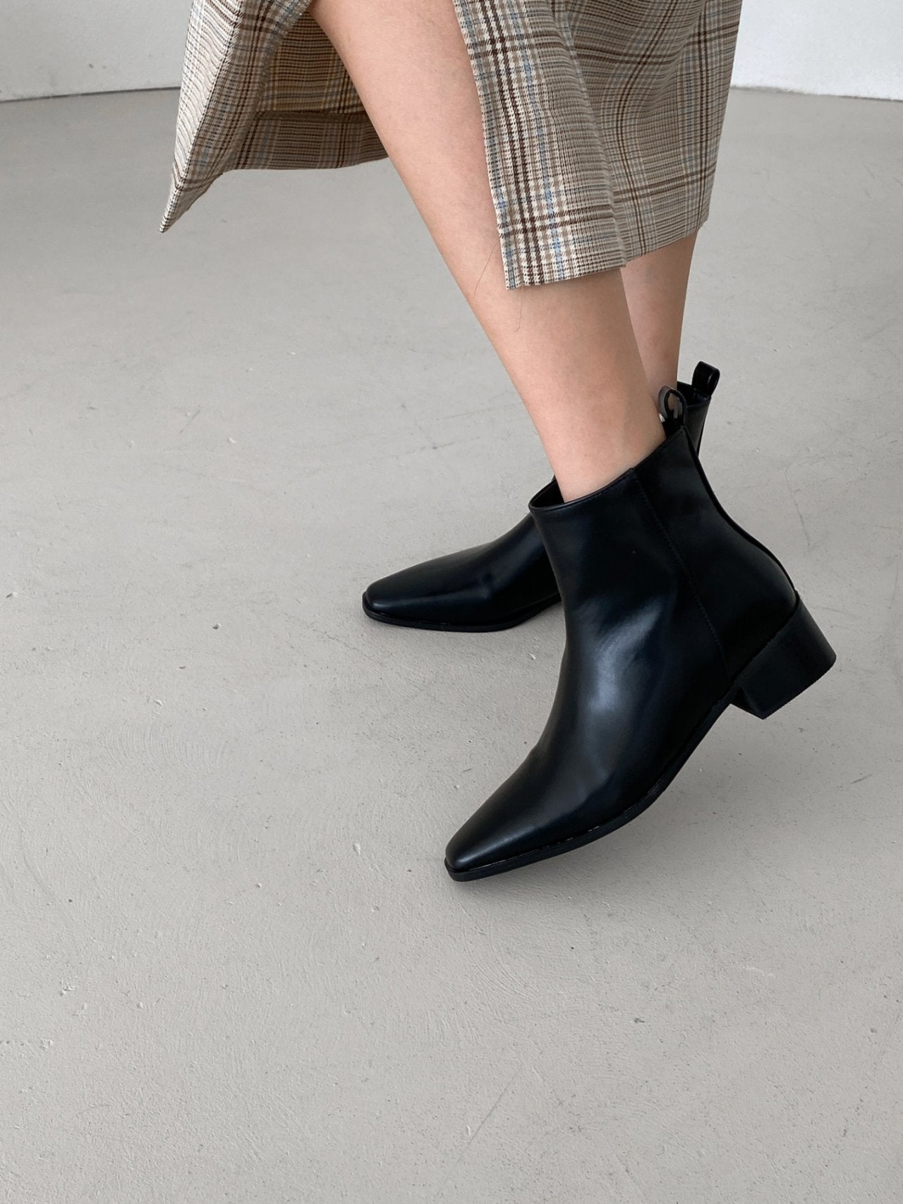 Simple Long Shape Ankle Boots