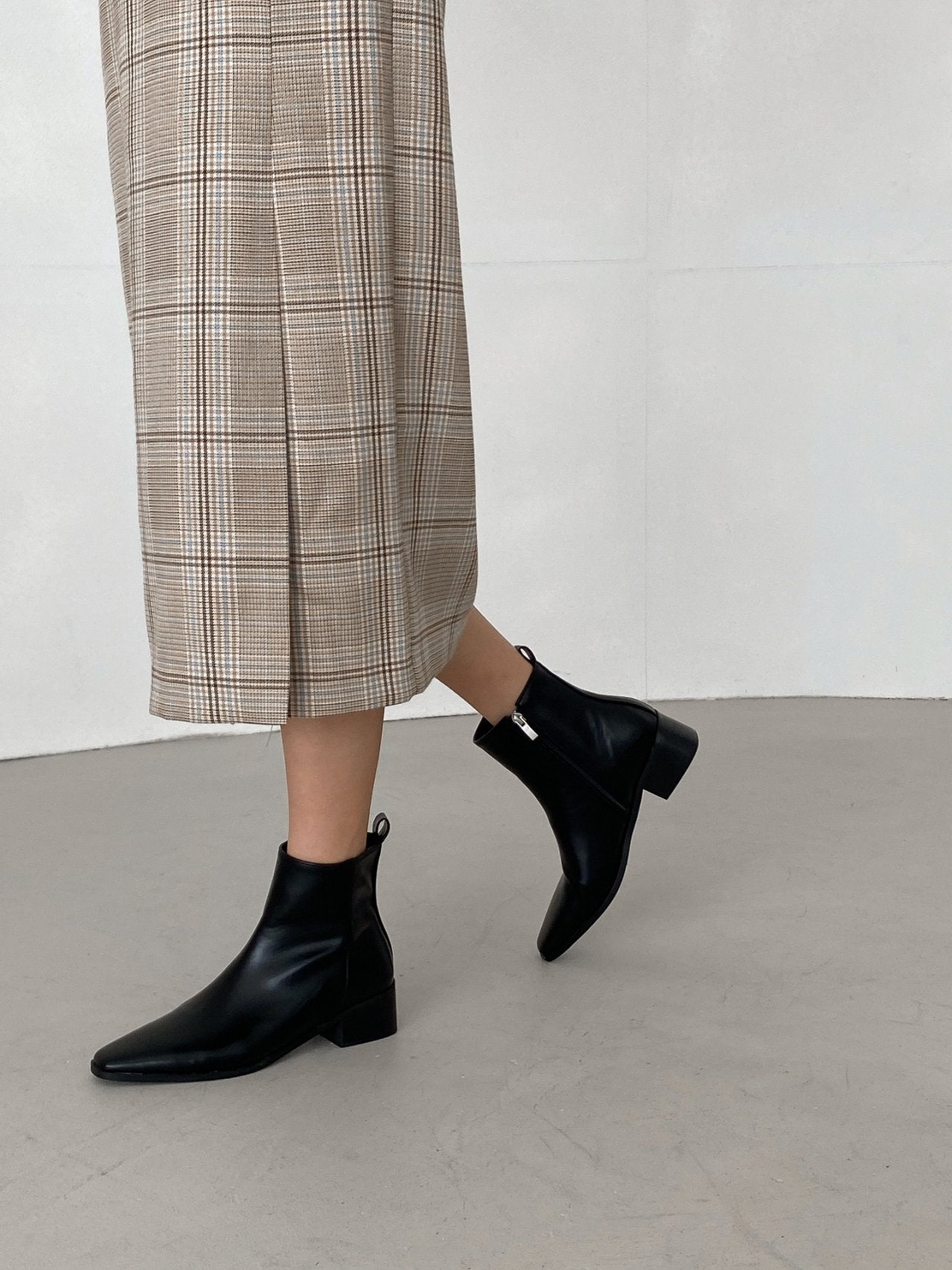 Simple Long Shape Ankle Boots