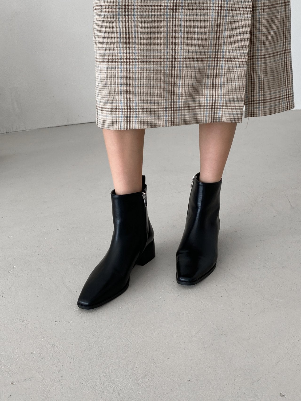 Simple Long Shape Ankle Boots