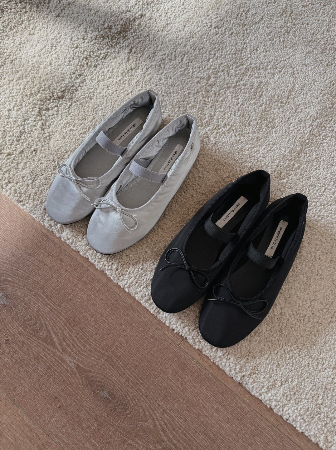 Silver logo ribbon padded flat-2col