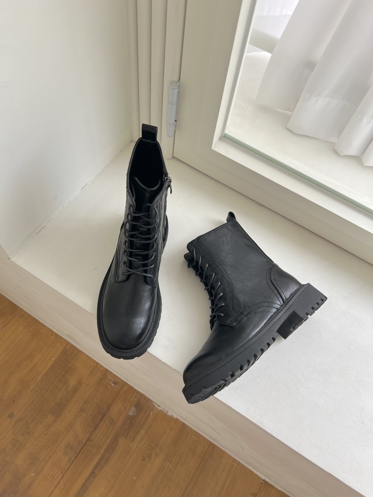 Black Lace-Up Walker