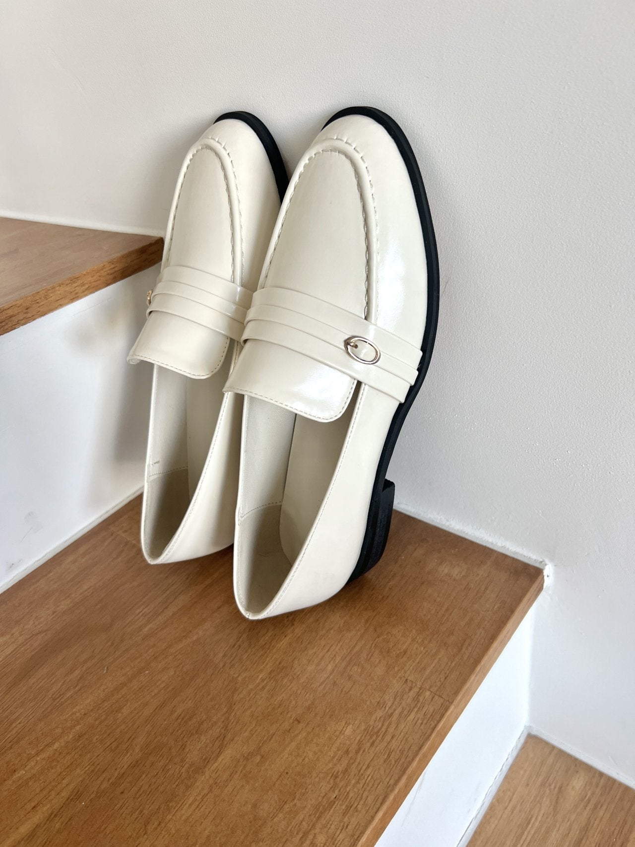 belt strap loafers