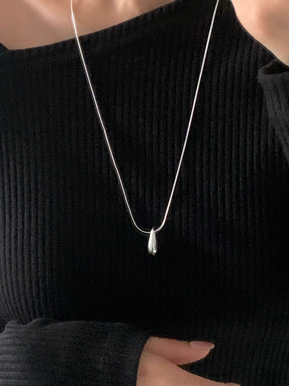 snake string water drop necklace