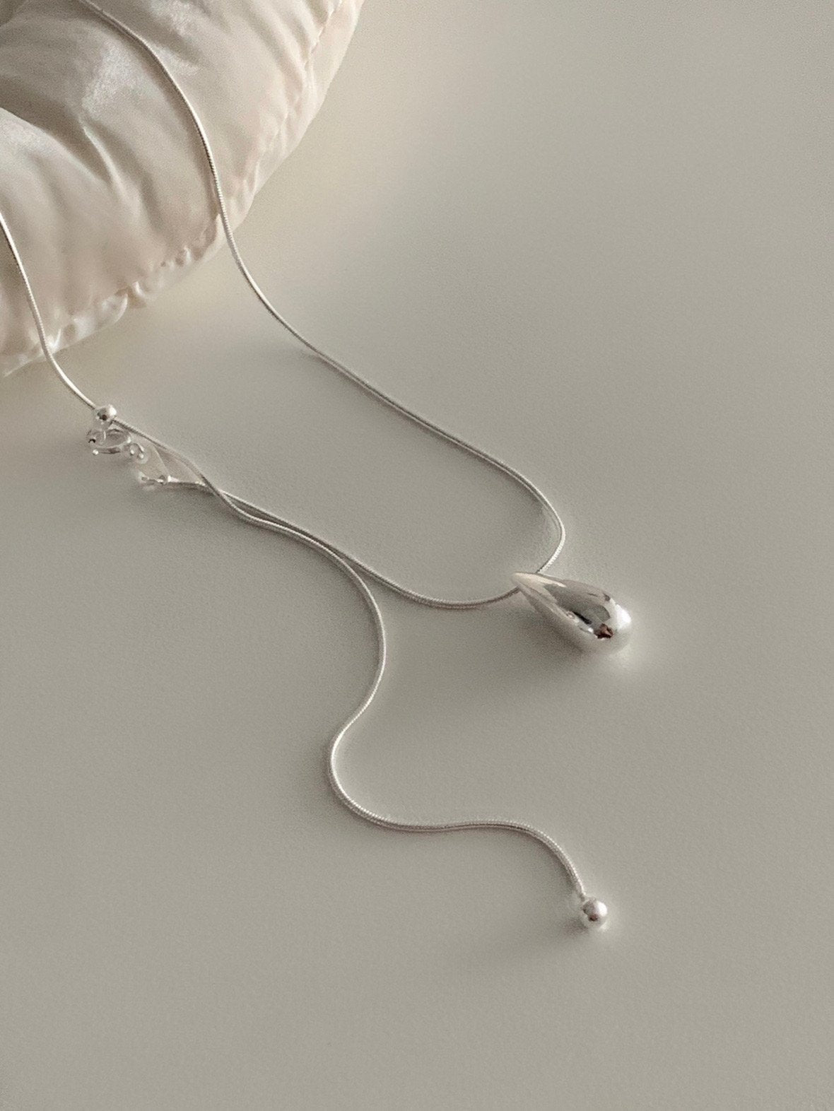 snake string water drop necklace