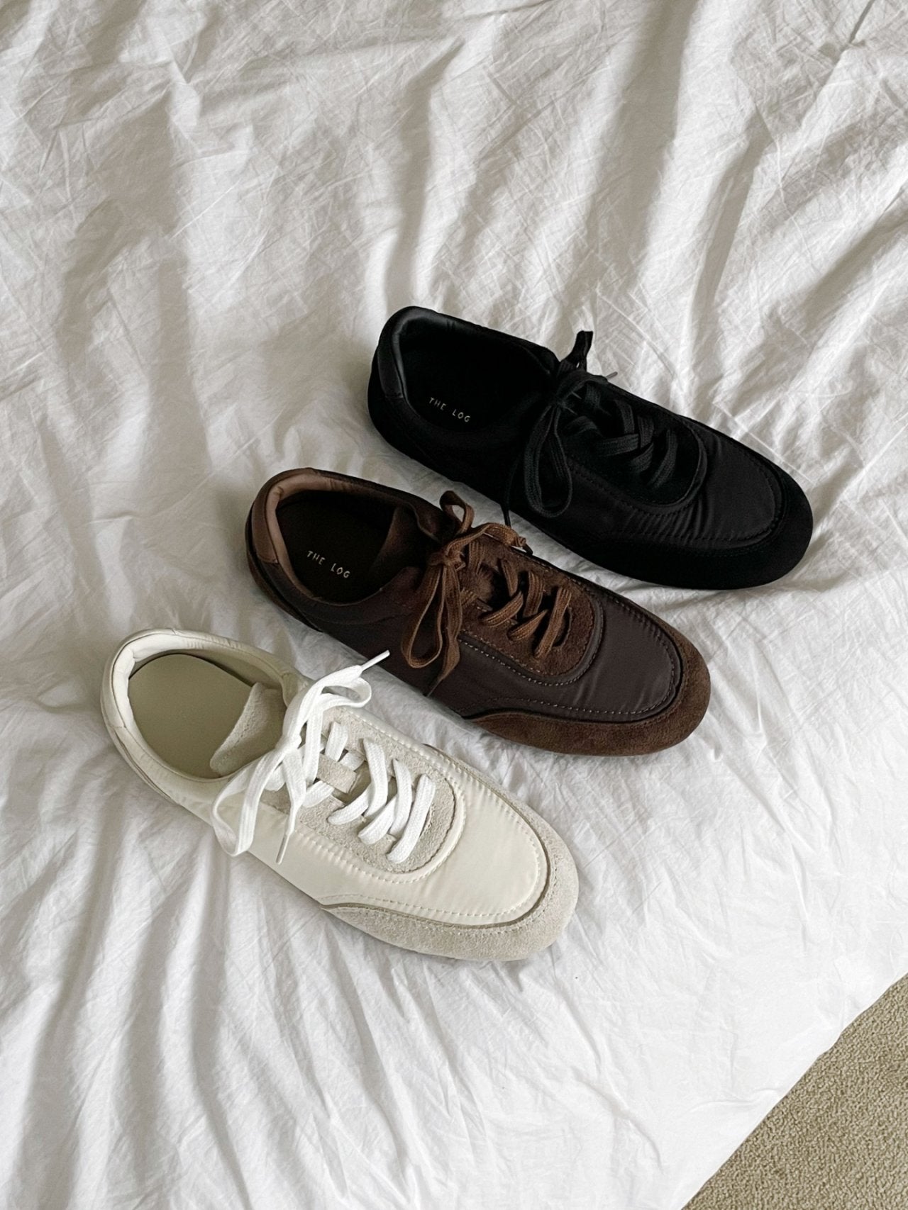 Simple nylon sneakers