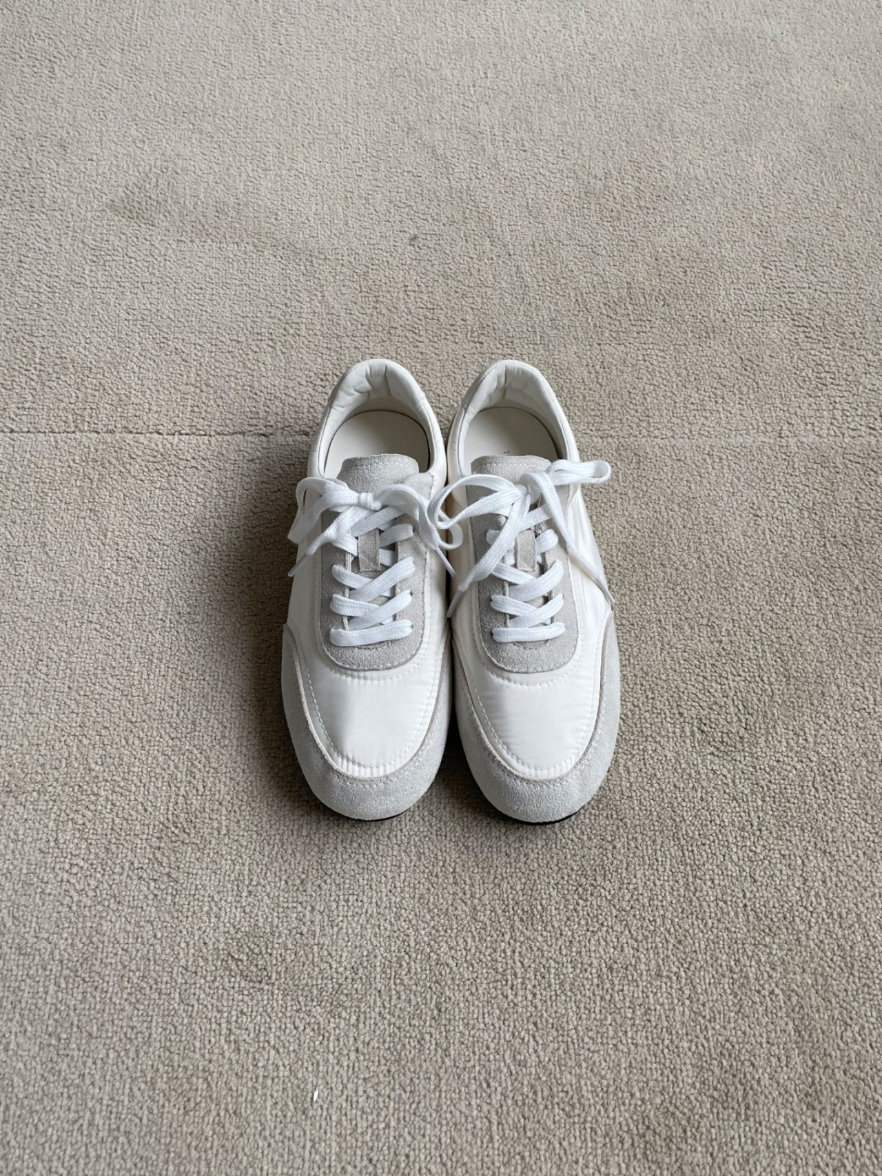 Simple nylon sneakers