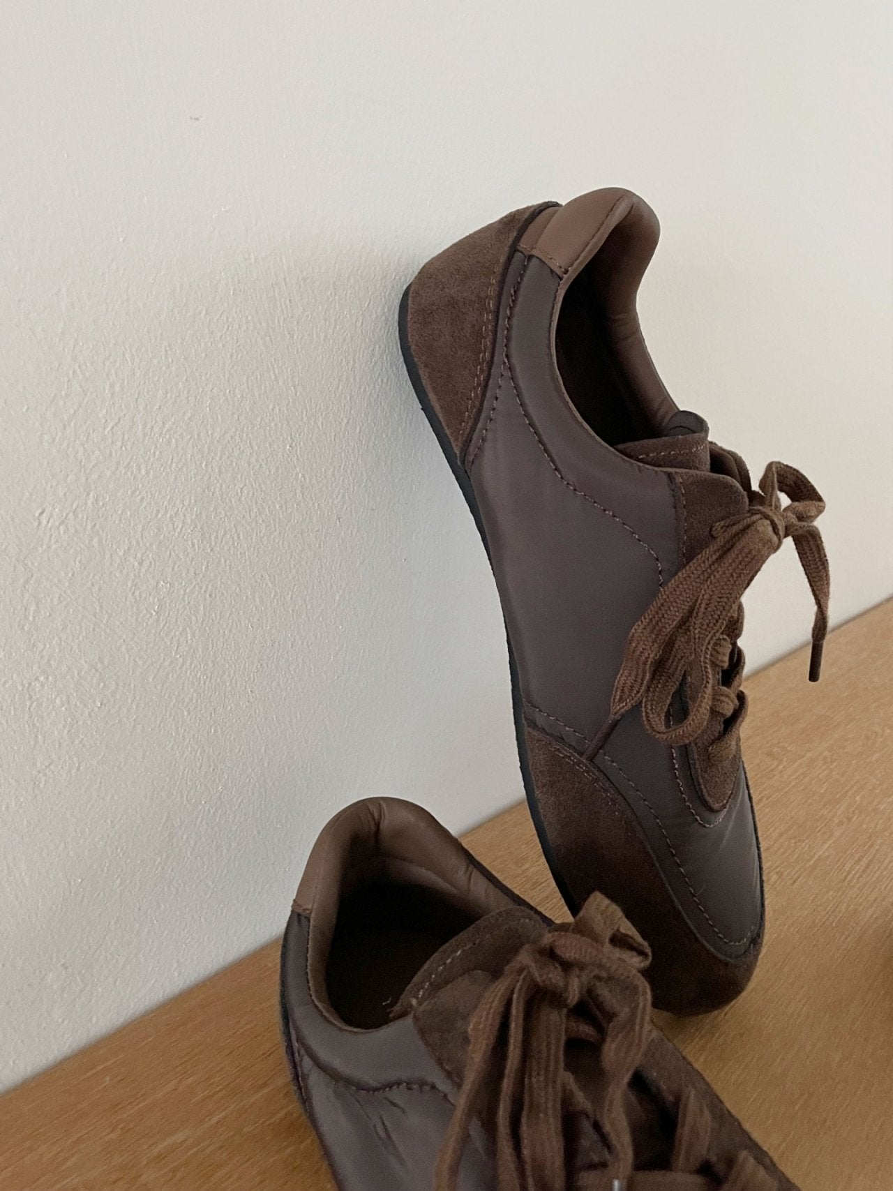 Simple nylon sneakers